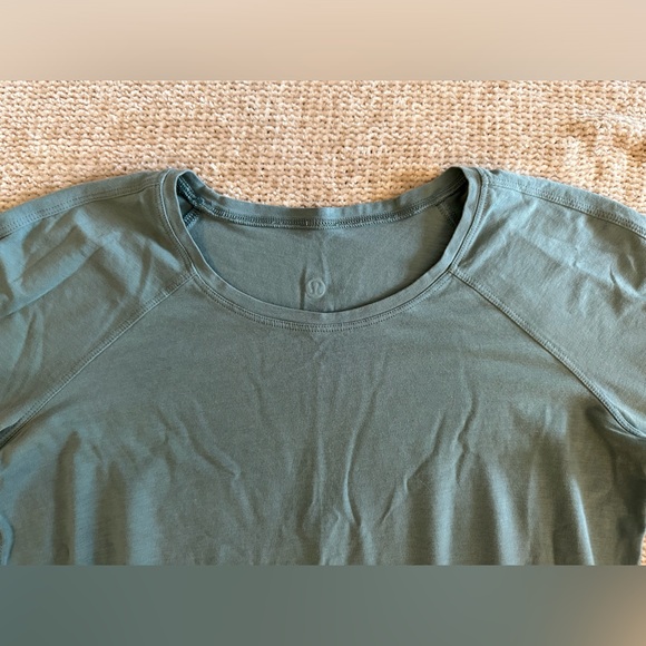 Lululemon Long Sleeve Shirt - Picture 3 of 7